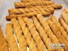 <b>【宠物美食】自制狗狗磨牙小饼干</b>