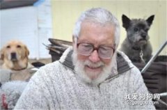 <b>79岁的老爷爷，每天遛八九只狗，背后的原因太暖心了！</b>