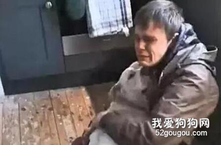 <b>流浪汉与走失爱犬重聚后奔溃大哭：我以为再也见不到你了......</b>